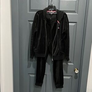 Tommy Hilfiger leisure/ jogging suit
NWOT